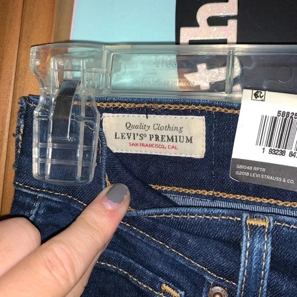 NWT LEVI’S 724 Hi-Rise Straight Cropped Jeans 24 - Picture 7 of 10
